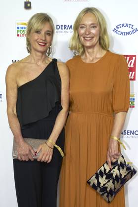 Katharaina Abt und Katja Weitzenböck bei der 16. Verleihung der Goldenen Bild der Frau 2023 im Stage Theater Neue Flora. Hamburg, 11.10.2023