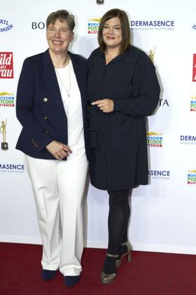 Anja van Eijsden und Katharina Fegebank bei der 16. Verleihung der Goldenen Bild der Frau 2023 im Stage Theater Neue Flora. Hamburg, 11.10.2023