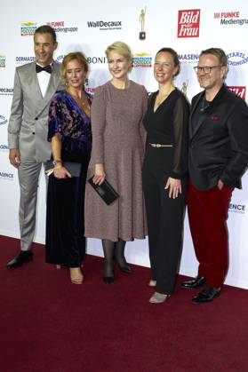 Kai Pflaume, Julia Becker, Manuela Schwesig, Nora Marx und Niklas Jakob Wilcke bei der 16. Verleihung der Goldenen Bild der Frau 2023 im Stage Theater Neue Flora. Hamburg, 11.10.2023