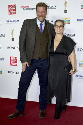 Tetje Mierendorf mit Ehefrau Cornelia bei der 16. Verleihung der Goldenen Bild der Frau 2023 im Stage Theater Neue Flora. Hamburg, 11.10.2023