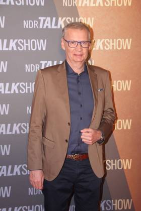 Günther Jauch bei der Aufzeichnung der 1000. NDR Talk Show im NDR Fernsehstudio Lokstedt. Moderiert wurde die 1000. Jubiläumssendung von Barbara Schöneberger und Hubertus Meyer-Burckhardt. Hamburg, der 13.10.2023 Günther Jauch bei der Aufzeichnung der NDR Talk Show im NDR Fernsehstudio Lokstedt., Hmburg-Lokstedt Hamburg Deutschland NDR Talk Show