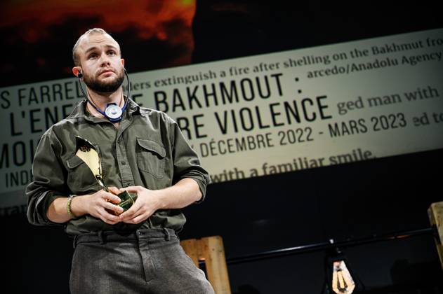 News Bilder des Tages PHOTOPQR OUEST FRANCE Martin ROCHE ; Bayeux ; 14 10 2023 ; Ce samedi 14 octobre 2023 la soirée de remise des prix de la 30 ème édition du Prix Bayeux Calvados Normandie des correspondants de guerre . Ici le gagnant du premier prix catégorie jeune reporter Francis Farell Dans l enfer de Bakhmout : des mois d une rare violence Caen, France, oct 14th 2023. 30th edition of the Bayeux Calvados Normandy War Correspondents Prize Bayeux France  Copyright: xPHOTOPQR OUESTxFRANCE MAXPPPxMartinxROCHEx 20231014OFR4068 20231014OFR4078