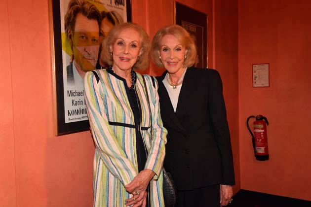 Bilder des Jahres 2023, Entertainment 10 Oktober Entertainment Themen der Woche KW42 Entertainment Bilder des Tages Alice und Ellen Kessler Premiere Brauchen Sie Â ne Quittung Komödie im Bayerischen Hof Theater München 19. Oktober 2023