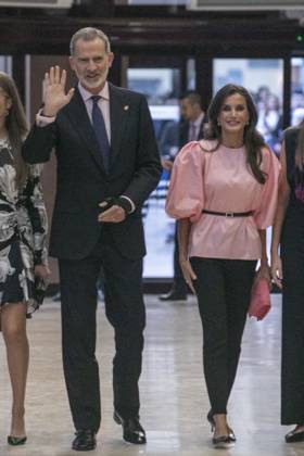 The King and Queen of Spain, the Princess of Asturias and Infanta Sofia preside over the 31st Princess of Asturias Awards Concert King Felipe VI and Queen Letizia on their arrival at the XXXI Princess of Asturias Concert at the Oviedo Auditorium on October 19, 2023, in Oviedo, Asturias, Spain. Today marks the start of the ceremonies for the 2023 Princess of Asturias Awards, to be held tomorrow, October 20. The King and Queen, the Princess and the Infanta will preside over the XXXI Princess of Asturias Awards Concert after receiving in audience this morning the recipients of the 2023 Asturias Medals, the winners of the 2022 End of Degree Awards of the University of Oviedo and the jurors of the awards and members of the Board of Trustees of t  Copyright: xEuropaxPress ABACAx 872467_036 EuropaxPress ABACAx 872467_036