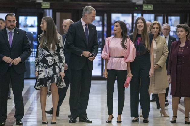 The King and Queen of Spain, the Princess of Asturias and Infanta Sofia preside over the 31st Princess of Asturias Awards Concert (L-R) The President of Asturias, Adrian Barbon, Princess Leonor, King Felipe VI, Queen Letizia and Infanta Sofia on their arrival at the XXXI Princess of Asturias Concert, at the Oviedo Auditorium, on October 19, 2023, in Oviedo, Asturias, Spain. Today marks the beginning of the events for the 2023 Princess of Asturias Awards, to be held tomorrow, October 20. The King and Queen, the Princess and the Infanta will preside over the XXXI Princess of Asturias Awards Concert after receiving in audience this morning the recipients of the 2023 Asturias Medals, the winners of the 2022 End of Degree Awards of the Universi  Copyright: xEuropaxPress ABACAx 872467_037 EuropaxPress ABACAx 872467_037