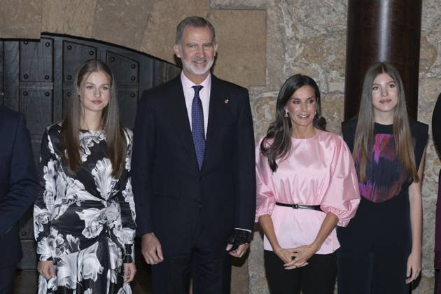 The King and Queen of Spain, the Princess of Asturias and Infanta Sofia preside over the 31st Princess of Asturias Awards Concert (L-R) Princess Leonor, King Felipe VI, Queen Letizia and Infanta Sofia leaving the 31st Princess of Asturias Concert at the Oviedo Auditorium on October 19, 2023, in Oviedo, Asturias, Spain. Today marks the start of the ceremonies for the 2023 Princess of Asturias Awards, to be held tomorrow, October 20. The King and Queen, the Princess and the Infanta will preside over the XXXI Princess of Asturias Awards Concert after receiving in audience this morning the recipients of the 2023 Asturias Medals, the winners of the 2022 End of Degree Awards of the University of Oviedo and the jurors of the awards and members of  Copyright: xEuropaxPress ABACAx 872467_041 EuropaxPress ABACAx 872467_041