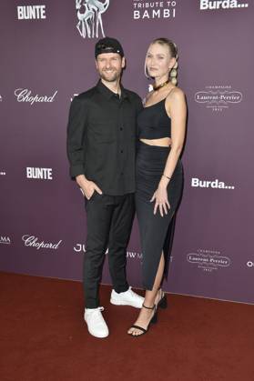 Daniel Grunenberg und Carolin Niemczyk bei der Ankunft Tribute to Bambi in Berlin 19.10. 2023