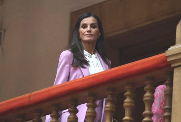 Royals Meets Princess of Asturias Awards Winners - Oviedo Queen Letizia on her arrival at the reception offered to the recipients of the Princess of Asturias Awards 2023, on October 20, 2023, in Oviedo (Spain). Photo by Raul Terrel Europa Press ABACAPRESS.COM Oviedo Spain  Copyright: xEuropaxPress ABACAx 872545_001 EuropaxPress ABACAx 872545_001