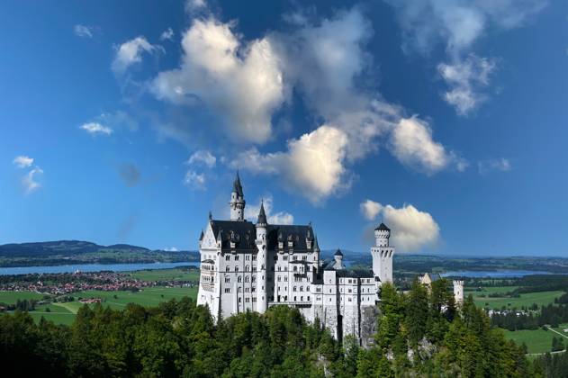 Schloss Neuschwanstein im bayerischen Allgäu bei Füssen, Deutschland