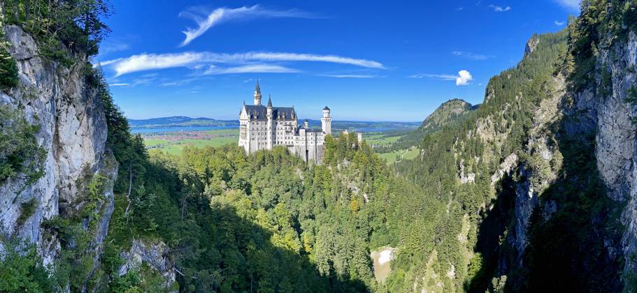 Schloss Neuschwanstein im bayerischen Allgäu bei Füssen, Deutschland