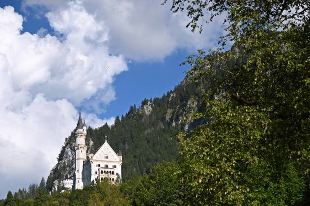 Schloss Neuschwanstein im bayerischen Allgäu bei Füssen, Deutschland