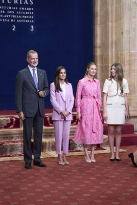 20-10-2023 Medals Princess Leonor and Queen Letizia and King Felipe and Princess Sofia during the Princess Asturias awards at the Campoamor theatre in Oviedo No Spain Â  Copyright: xPPEx
