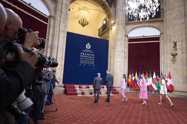 20-10-2023 Medals Princess Leonor and Queen Letizia and King Felipe and Princess Sofia during the Princess Asturias awards at the Campoamor theatre in Oviedo No Spain Â  Copyright: xPPEx