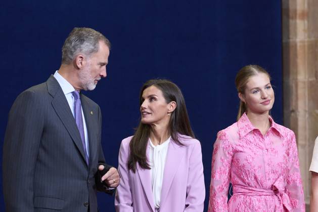 20-10-2023 Medals Princess Leonor and Queen Letizia and King Felipe and Princess Sofia and US actress Meryl Streep and Haruki Murakami and Antonio Banderas during the Princess Asturias awards at the Campoamor theatre in Oviedo No Spain Â  Copyright: xPPEx