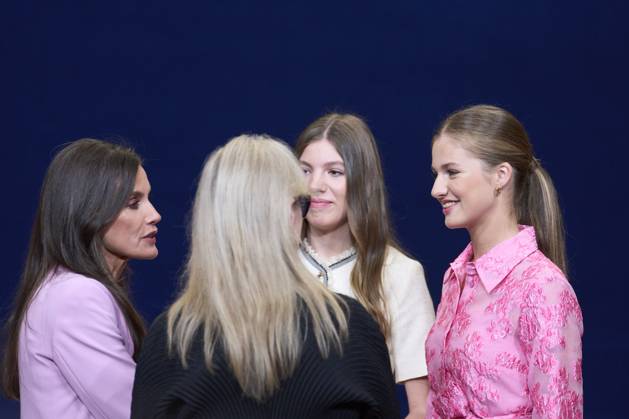 20-10-2023 Medals Princess Leonor and Queen Letizia and Princess Sofia and US actress Meryl Streep during the Princess Asturias awards at the Campoamor theatre in Oviedo No Spain Â  Copyright: xPPEx