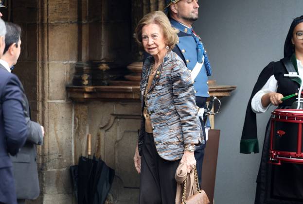Spanien, Verleihung Prinzessin-von-Asturien-Preis in Oviedo Queen Sofia Arrives At Hotel De La Reconquista - Oviedo Queen Sofia on her arrival at the Hotel de La Reconquista, on October 20, 2023, in Oviedo (Spain). Photo by Raul Terrel Europa Press ABACAPRESS.COM Oviedo Spain  Copyright: xEuropaxPress ABACAx 872566_007 EuropaxPress ABACAx 872566_007