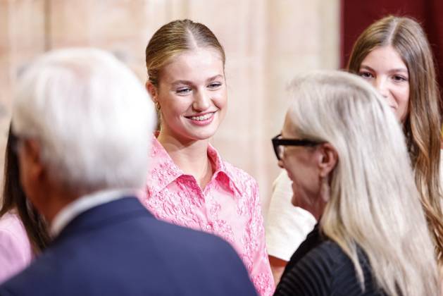Spanien, Verleihung Prinzessin-von-Asturien-Preis in Oviedo Princess Of Asturias Awards Medals - Oviedo Meryl Streep, Queen Letizia of Spain, King Felipe of Spain, Princess Leonor, Princess Sofia attending the delivery of the Princess of Asturias awards medals 2023 at the Reconquista hotel on October 20, 2023 in Oviedo, Spain by Archie Andrews ABACAPRESS.COM Oviedo Spain  Copyright: xAndrewsxArchie ABACAx 872570_069 AndrewsxArchie ABACAx 872570_069