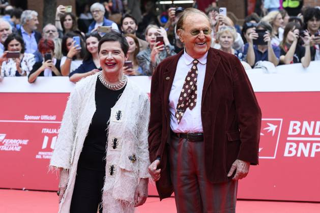 News - Rome Film Festival 18th edition - DAY 3 Isabella Rossellini and Renzo Arbore during the Red Carpet at the 18th Edition of the Rome Film Festival, 20 October 2023, Auditorium Parco della Musica, Rome, Italy Rome Italy  Copyright: xIPA ABACAx BRIPA20231021_022 IPA ABACAx BRIPA20231021_022