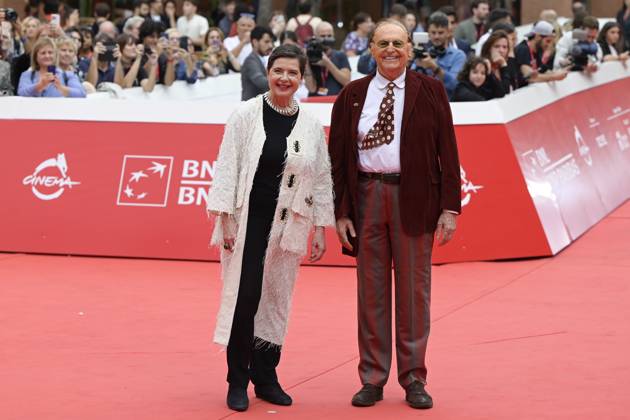 Isabella Rossellini e Renzo Arbore red carpet in Rome, Italy - 20 Oct 2023 Isabella Rossllini (l) and Renzo Arbore (r) attend the red carpet of Isabella Rossellini and Renzo Arbore at Rome Film Fest 2023 at Auditorium Parco della Musica. Rome Italy Copyright: xMarioxCartellix xSOPAxImagesx Isabella Rossellini, Renzo Arbore (1)