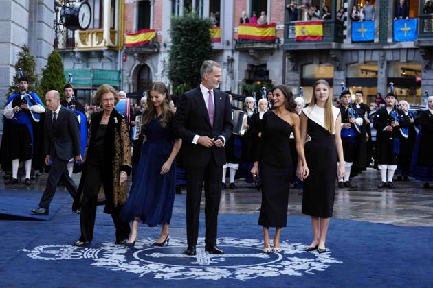 Princess of Asturias Awards Ceremony - Oviedo King Felipe VI of Spain, Queen Letizia of Spain, Crown Princess Leonor, Princess Sofia, Queen Sofia arriving at the Princesa de Asturias Awards at Teatro Campoamor on October 20, 2023 in Oviedo, Asturias, Spain. Photo by Archie Andrews ABACAPRESS.COM Oviedo Asturias Spain  Copyright: xAndrewsxArchie ABACAx 872625_023 AndrewsxArchie ABACAx 872625_023