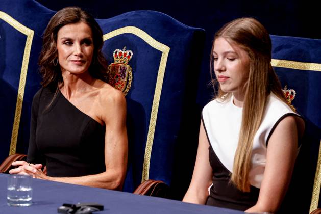 Princess of Asturias Awards Ceremony - Oviedo Queen Letizia and Infanta Sofia of Spain attending the Princesa de Asturias Awards at Teatro Campoamor on October 20, 2023 in Oviedo, Asturias, Spain. Photo by Archie Andrews ABACAPRESS.COM Oviedo Spain  Copyright: xAndrewsxArchie ABACAx 872625_074 AndrewsxArchie ABACAx 872625_074
