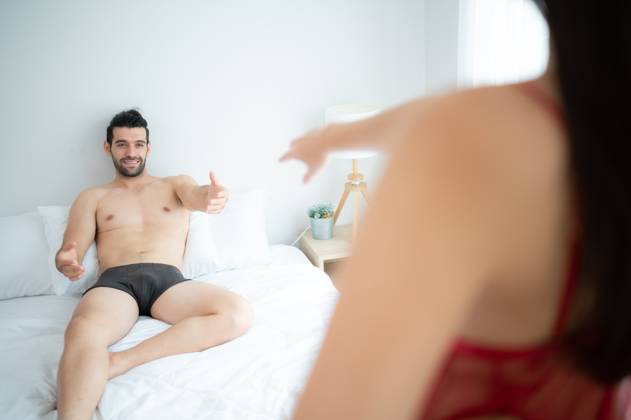 Gorgeous sexy couple enjoying arousing sex before having sex on bed in home bedroom The concept of emotional and love relationships. Gorgeous sexy couple enjoying arousing sex before having sex on bed in home bedroom The concept of emotional and love relationships. ,model released, Symbolfoto Copyright: xZoonar.com SunanxWongsa-ngax 20554276 ,model released, Symbolfoto ,property released