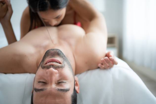 Gorgeous sexy couple enjoying arousing sex before having sex on bed in home bedroom The concept of emotional and love relationships. Gorgeous sexy couple enjoying arousing sex before having sex on bed in home bedroom The concept of emotional and love relationships. ,model released, Symbolfoto Copyright: xZoonar.com SunanxWongsa-ngax 20554348 ,model released, Symbolfoto ,property released
