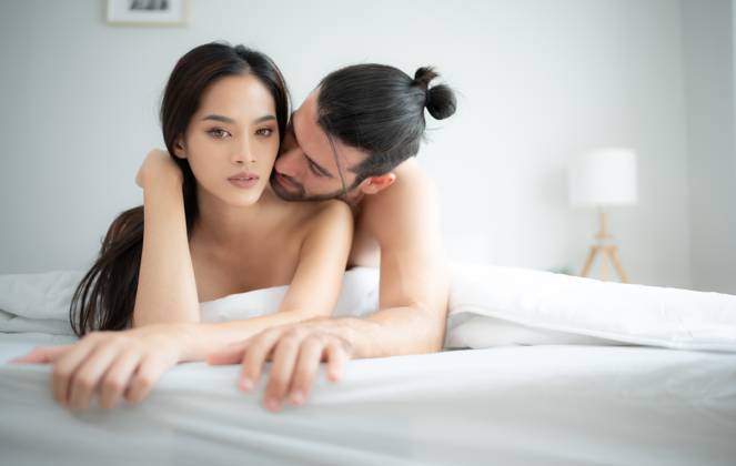 Gorgeous sexy couple enjoying arousing sex before having sex on bed in home bedroom The concept of emotional and love relationships. Gorgeous sexy couple enjoying arousing sex before having sex on bed in home bedroom The concept of emotional and love relationships. ,model released, Symbolfoto Copyright: xZoonar.com SunanxWongsa-ngax 20554365 ,model released, Symbolfoto ,property released