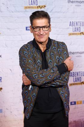 PUR-Sänger Hartmut Engler bei der Premiere des PUR-Musicals Abenteuerland im Capitol Theater. Düsseldorf, 22.10.2023 NRW Deutschland Copyright: xChristophxHardtx