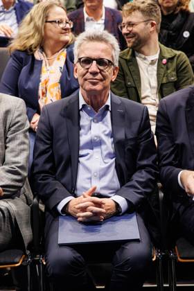 24.10.2023. Düsseldorf. Der nationale Bibliothekspreis Bibliothek des Jahres 2023 geht an die Düsseldorfer Zentralbibliothek. Der mit 20.000 Euro dotierte Preis wird vom Deutschen Bibliotheksverband e.V. (dbv) und der Deutsche Telekomstiftung verliehen. Hier: Dr. Thomas de Maizière, Vorsitzender Deutsche Telekom Stiftung. Düsseldorf Zentralbibliothek Nordrhein-Westfalen Deutschland