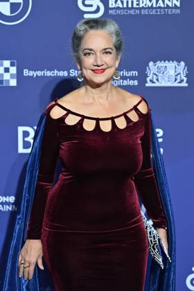 Irina WANKA (Schauspielerin), Einzelbild,angeschnittenes Einzelmotiv,Halbfigur,halbe Figur. Roter Teppich,Blauer Panther Ð TV und Streaming Award 2023 am 25.10.2023 in der BMW Welt Muenchen.