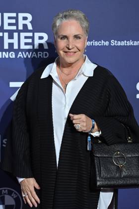 Katerina JACOB (Schauspielerin), Einzelbild,angeschnittenes Einzelmotiv,Halbfigur,halbe Figur, Roter Teppich,Blauer Panther Ð TV und Streaming Award 2023 am 25.10.2023 in der BMW Welt Muenchen.