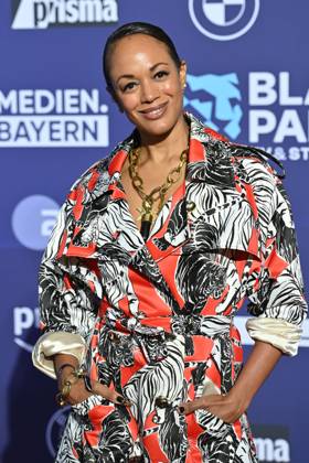 Milka Loff Fernandes (Schauspielerin und Moderatorin), Einzelbild,angeschnittenes Einzelmotiv,Halbfigur,halbe Figur Roter Teppich,Blauer Panther Ð TV und Streaming Award 2023 am 25.10.2023 in der BMW Welt Muenchen.