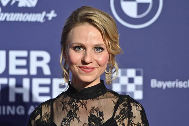 Teresa Rizos (Schauspielerin), Einzelbild,angeschnittenes Einzelmotiv,Portraet,Portrait,Porträt. Roter Teppich,Blauer Panther Ð TV und Streaming Award 2023 am 25.10.2023 in der BMW Welt Muenchen.