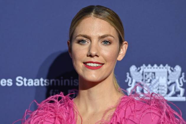 Viviane GEPPERT (Moderatorin), Einzelbild,angeschnittenes Einzelmotiv,Portraet,Portrait,Porträt. Roter Teppich,Blauer Panther Ð TV und Streaming Award 2023 am 25.10.2023 in der BMW Welt Muenchen.