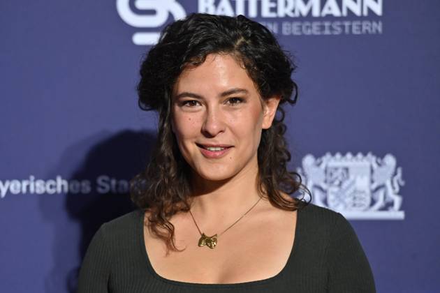 Amanda Da Gloria (Schauspielerin), Einzelbild,angeschnittenes Einzelmotiv,Portraet,Portrait,Porträt. Roter Teppich,Blauer Panther Ð TV und Streaming Award 2023 am 25.10.2023 in der BMW Welt Muenchen.