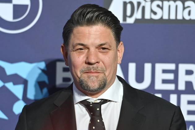 Tim MAELZER (Star Koch), Einzelbild,angeschnittenes Einzelmotiv,Portraet,Portrait,Porträt. Roter Teppich,Blauer Panther Ð TV und Streaming Award 2023 am 25.10.2023 in der BMW Welt Muenchen.