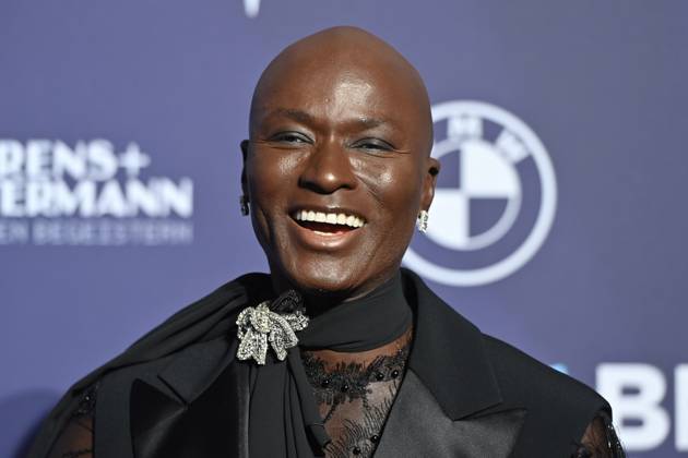 Model Papis Loveday, Einzelbild,angeschnittenes Einzelmotiv,Portraet,Portrait,Porträt. Roter Teppich,Blauer Panther Ð TV und Streaming Award 2023 am 25.10.2023 in der BMW Welt Muenchen.