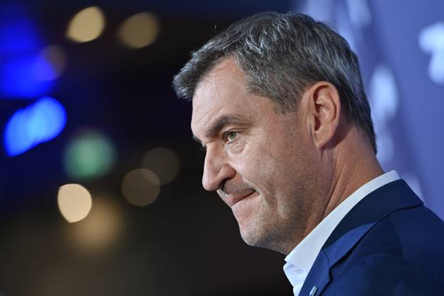 Markus SOEDER (Ministerpraesident Bayern und CSU Vorsitzender), skeptisch,angespannt. Einzelbild,angeschnittenes Einzelmotiv,Portraet,Portrait,Porträt. Roter Teppich,Blauer Panther Ð TV und Streaming Award 2023 am 25.10.2023 in der BMW Welt Muenchen.