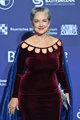 Irina WANKA (Schauspielerin) Einzelbild,angeschnittenes Einzelmotiv,Halbfigur,halbe Figur. Roter Teppich,Blauer Panther Ð TV und Streaming Award 2023 am 25.10.2023 in der BMW Welt Muenchen.