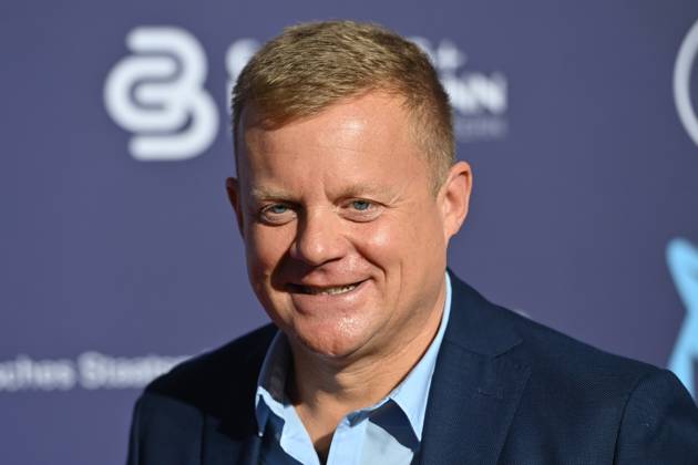 Marc BATOR (Moderator), Einzelbild,angeschnittenes Einzelmotiv,Portraet,Portrait,Porträt. Roter Teppich,Blauer Panther Ð TV und Streaming Award 2023 am 25.10.2023 in der BMW Welt Muenchen.