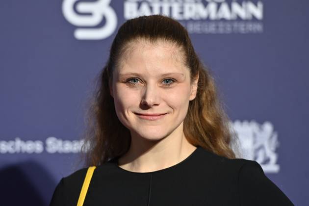 Stephanie LEXER (Schauspielerin), Einzelbild,angeschnittenes Einzelmotiv,Portraet,Portrait,Porträt. Roter Teppich,Blauer Panther Ð TV und Streaming Award 2023 am 25.10.2023 in der BMW Welt Muenchen.