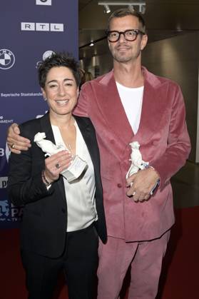 Dunja Hayali und Joko Winterscheidt bei der Verleihung vom Blauer Panther - TV & Streaming Award 2023 in der BMW Welt. München, 25.10.2023