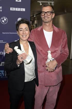Dunja Hayali und Joko Winterscheidt bei der Verleihung vom Blauer Panther - TV & Streaming Award 2023 in der BMW Welt. München, 25.10.2023
