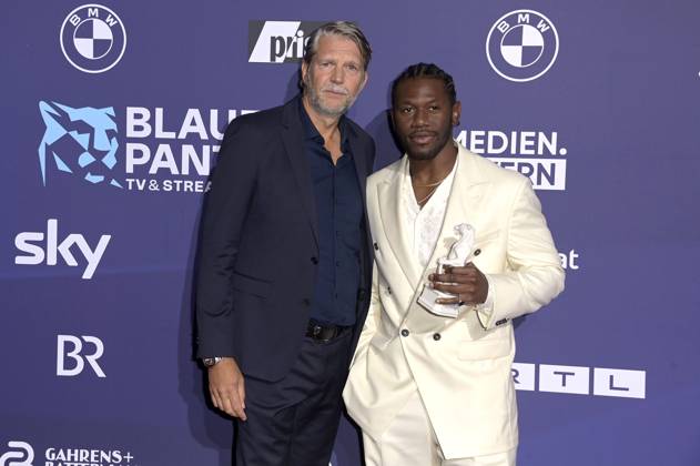 Kai Wiesinger und Akeem van Flodrop bei der Verleihung vom Blauer Panther - TV & Streaming Award 2023 in der BMW Welt. München, 25.10.2023