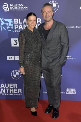Sasha mit Ehefrau Julia Röntgen bei der Verleihung vom Blauer Panther - TV & Streaming Award 2023 in der BMW Welt. München, 25.10.2023