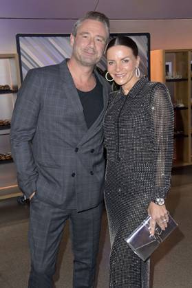 Sasha mit Ehefrau Julia Röntgen bei der Verleihung vom Blauer Panther - TV & Streaming Award 2023 in der BMW Welt. München, 25.10.2023