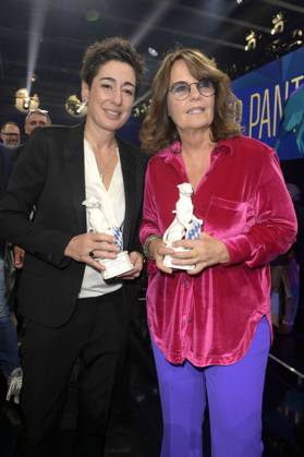 Dunja Hayali und Charlotte Link bei der Verleihung vom Blauer Panther - TV & Streaming Award 2023 in der BMW Welt. München, 25.10.2023