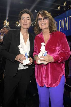 Dunja Hayali und Charlotte Link bei der Verleihung vom Blauer Panther - TV & Streaming Award 2023 in der BMW Welt. München, 25.10.2023