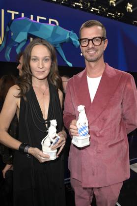 Jeanette Hain und Joko Winterscheidt bei der Verleihung vom Blauer Panther - TV & Streaming Award 2023 in der BMW Welt. München, 25.10.2023